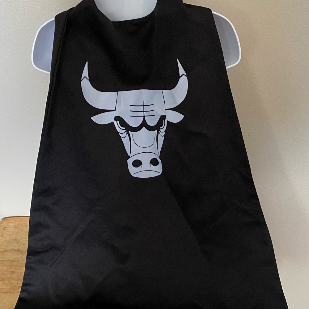 Chicago Bulls child-size superhero imagination cape. NWOT.